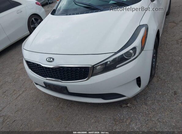 3KPFK4A71JE229142 2018 KIA FORTE White Вид спереду