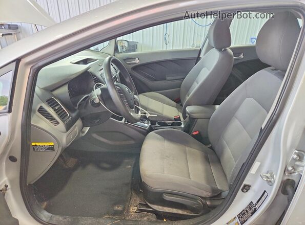 3KPFK4A71JE277305 2018 KIA FORTE Silver Widok wnętrza z przodu