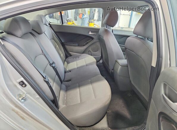 3KPFK4A71JE277305 2018 KIA FORTE Silver Widok tylnych siedzeń