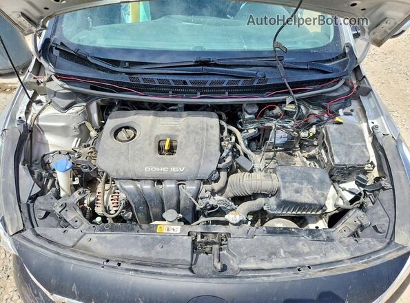 3KPFK4A72HE018171 2017 KIA FORTE Серебряный Вид задней части салона
