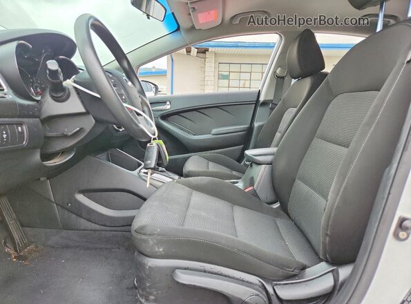 3KPFK4A72HE054541 2017 KIA FORTE White Front interior view
