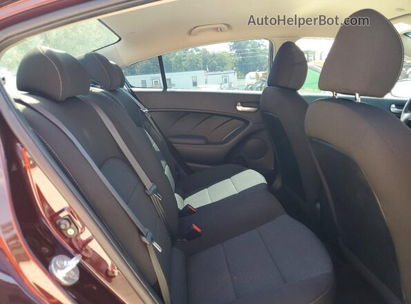 3KPFK4A72HE103723 2017 KIA FORTE Burgundy Widok tylnych siedzeń