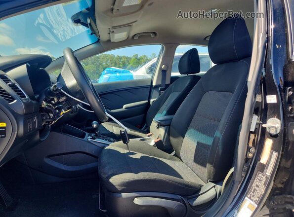3KPFK4A72HE104967 2017 KIA FORTE Black Front interior view