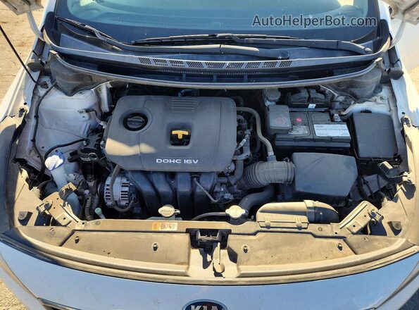 3KPFK4A72HE143672 2017 KIA FORTE White უკანა სალონის ხედი