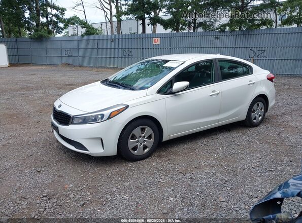 3KPFK4A72JE171638 2018 KIA FORTE White Vista tres cuartos delantera izquierda