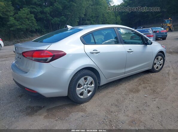 3KPFK4A72JE277894 2018 KIA FORTE Серебряный Задняя правая четверть
