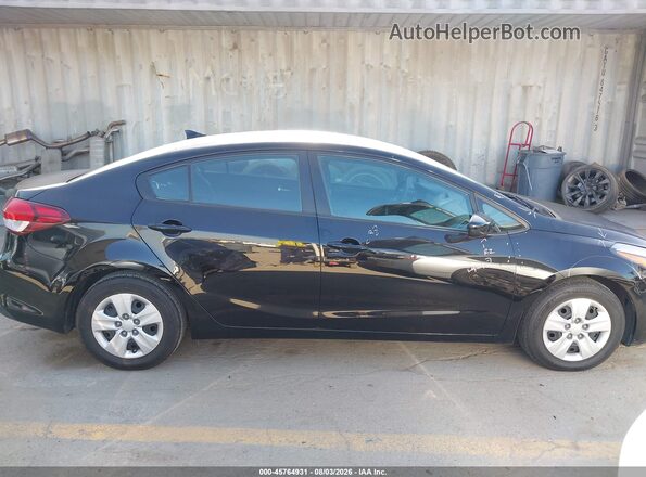 3KPFK4A74HE048966 2017 KIA FORTE Black Սալոնի հետևի տեսք