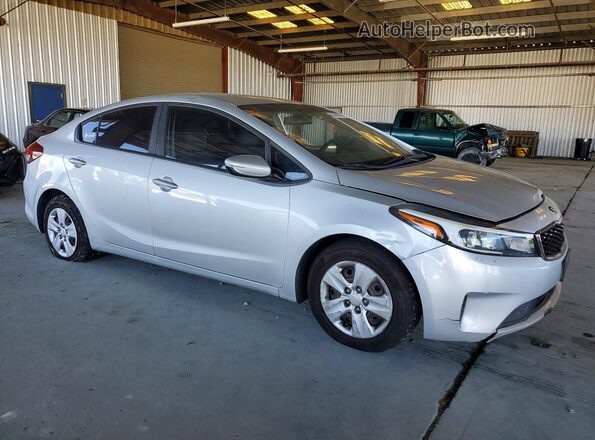 3KPFK4A74HE096967 2017 KIA FORTE Silver Przód prawy