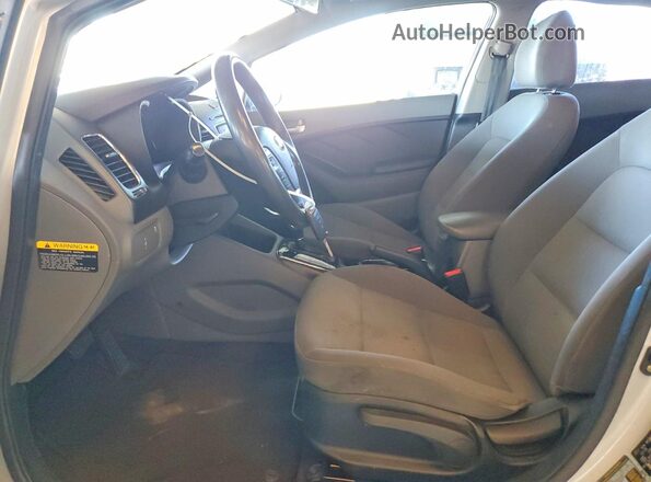 3KPFK4A74HE096967 2017 KIA FORTE Silver Widok wnętrza z przodu