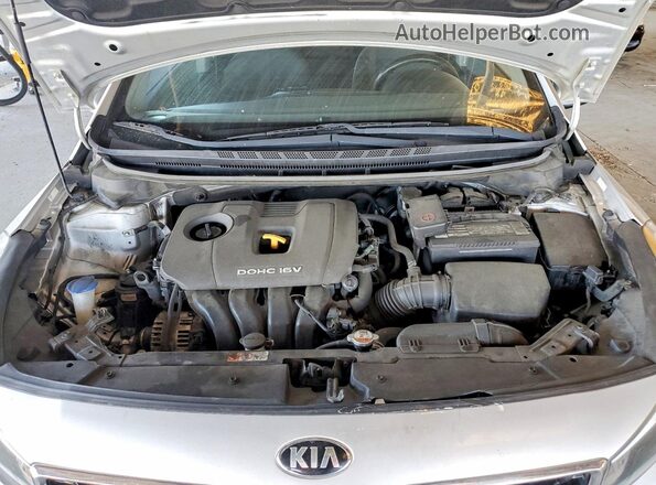 3KPFK4A74HE096967 2017 KIA FORTE Silver Widok wnętrza z tyłu