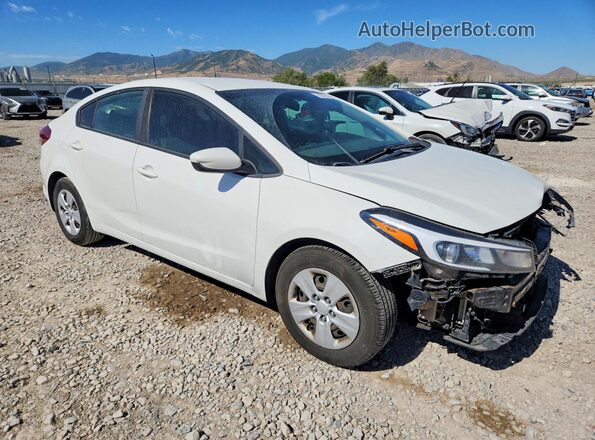 3KPFK4A74HE150784 2017 KIA FORTE White Front right