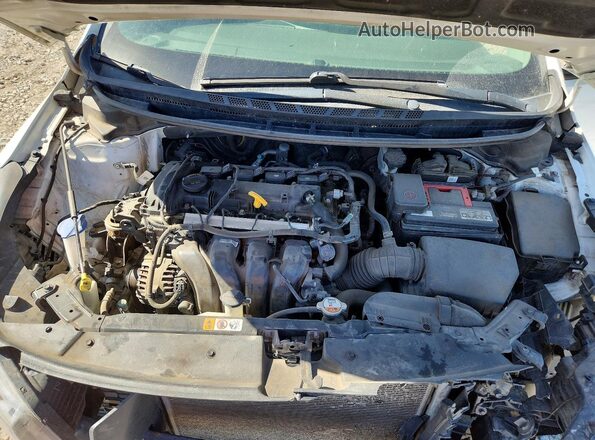 3KPFK4A74HE150784 2017 KIA FORTE White Rear interior view