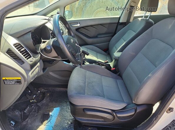 3KPFK4A74HE150784 2017 KIA FORTE White Front interior view