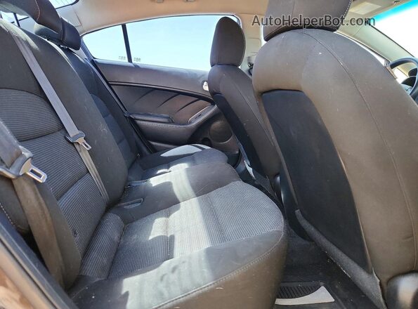 3KPFK4A75HE033764 2017 KIA FORTE Коричневый Вид задних сидений