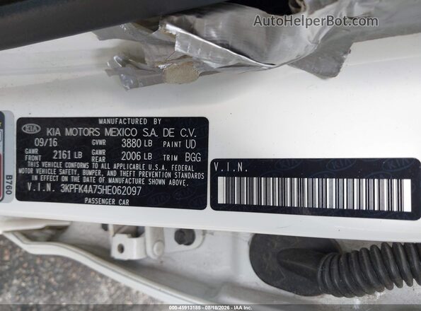 3KPFK4A75HE062097 2017 KIA FORTE White Widok komory silnika