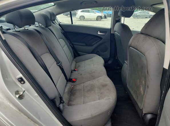 3KPFK4A75HE161034 2017 KIA FORTE Silver Вид задніх сидінь