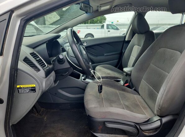 3KPFK4A75HE161034 2017 KIA FORTE Silver Вид салону спереду