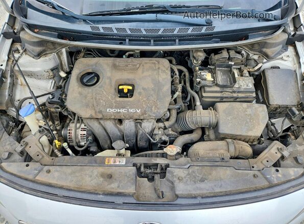 3KPFK4A75HE161034 2017 KIA FORTE Silver Вид задньої частини салону