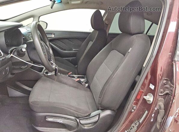 3KPFK4A75JE258496 2018 KIA FORTE Maroon Vista interior delantera