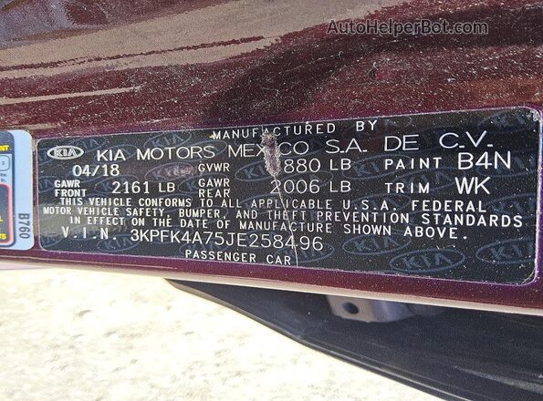 3KPFK4A75JE258496 2018 KIA FORTE Maroon Vista del compartimento del motor