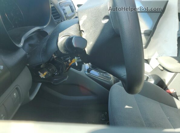 3KPFK4A76HE081788 2017 KIA FORTE White 
