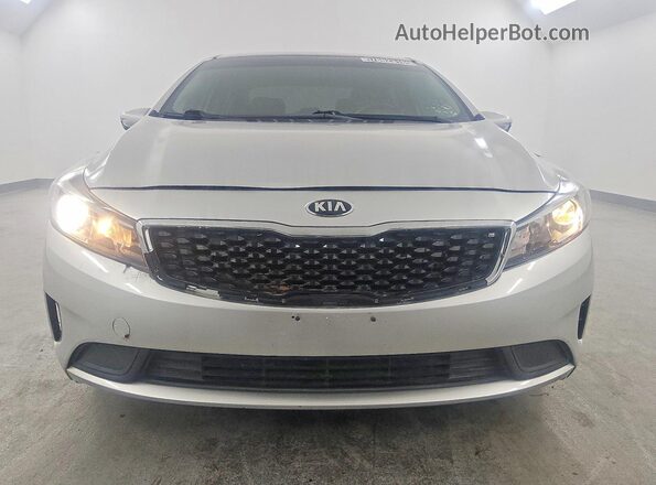 3KPFK4A76JE230710 2018 KIA FORTE Серебряный Вид спереди