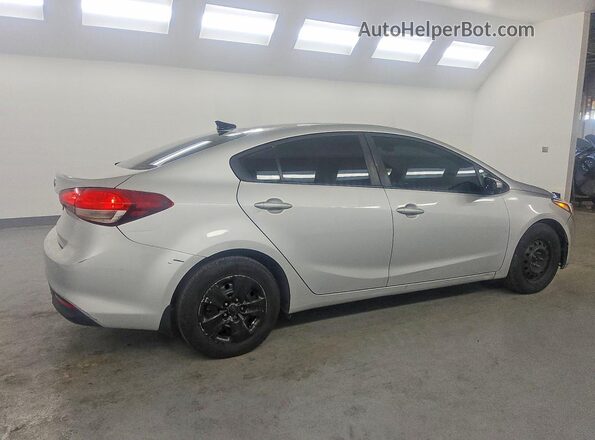 3KPFK4A76JE230710 2018 KIA FORTE Серебряный Задняя правая четверть