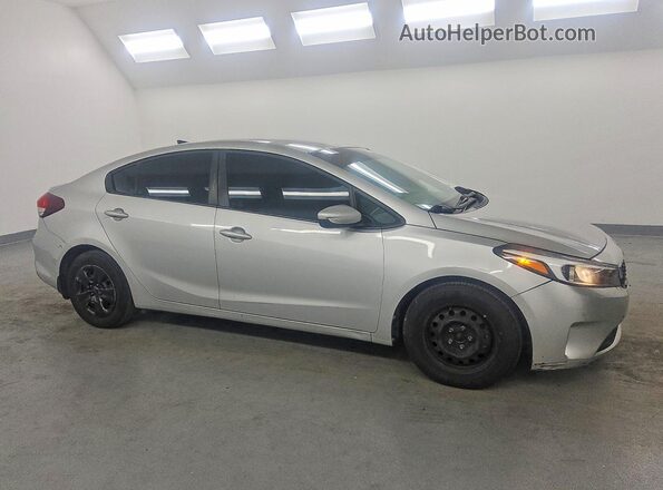 3KPFK4A76JE230710 2018 KIA FORTE Серебряный Передняя правая четверть