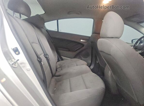 3KPFK4A76JE230710 2018 KIA FORTE Серебряный Вид задних сидений