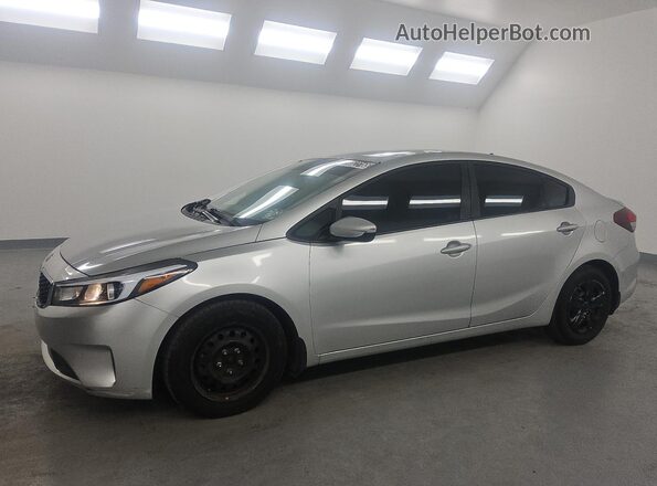 3KPFK4A76JE230710 2018 KIA FORTE Серебряный 