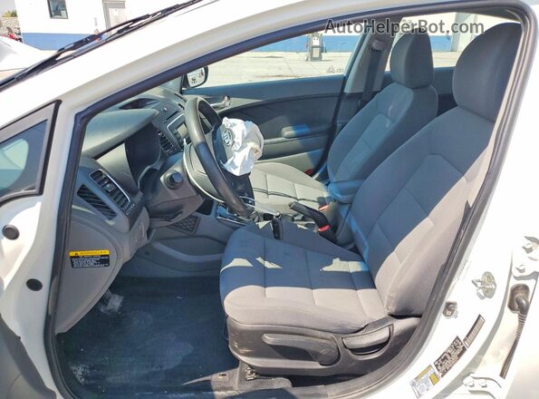 3KPFK4A77HE012351 2017 KIA FORTE White Սալոնի դիմացի տեսք