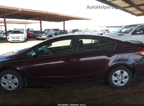 3KPFK4A77HE081671 2017 KIA FORTE Maroon Widok wnętrza 360 stopni