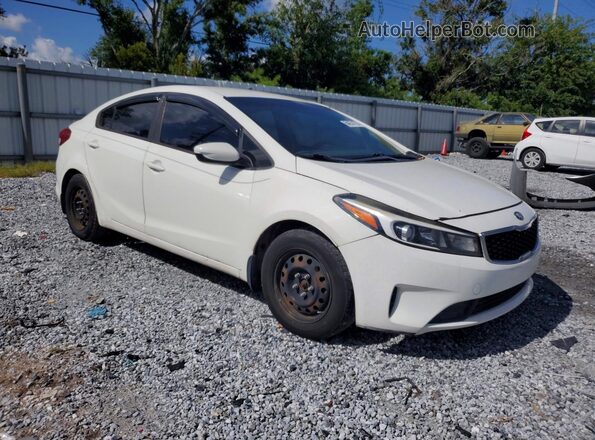 3KPFK4A77HE107637 2017 KIA FORTE Белый Вид спереди