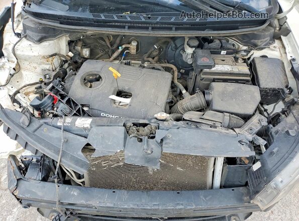 3KPFK4A77JE192131 2018 KIA FORTE White Rear interior view