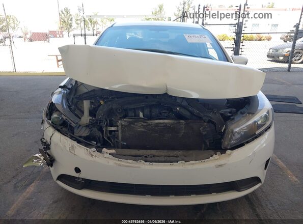 3KPFK4A77JE240825 2018 KIA FORTE White ხელსაწყოთა პანელის ხედი