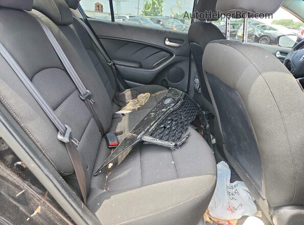 3KPFK4A77JE261562 2018 KIA FORTE Black Вид задніх сидінь