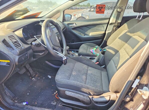 3KPFK4A77JE261562 2018 KIA FORTE Black Вид салону спереду