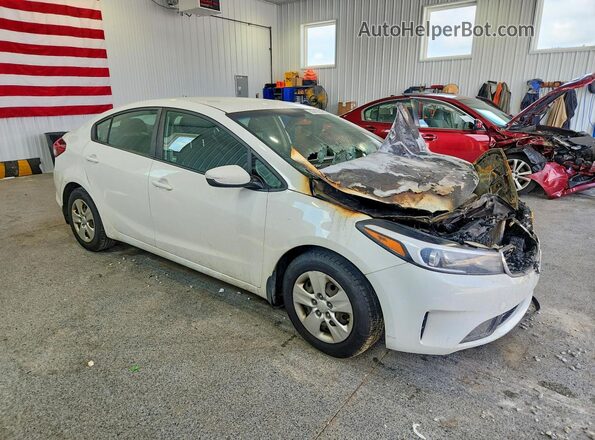 3KPFK4A78HE092243 2017 KIA FORTE White Delantero derecho