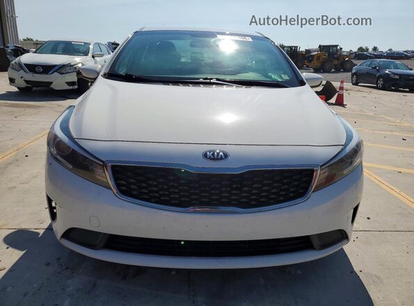 3KPFK4A78JE196236 2018 KIA FORTE White Front view