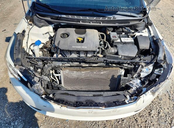 3KPFK4A78JE247153 2018 KIA FORTE Белый Вид задней части салона