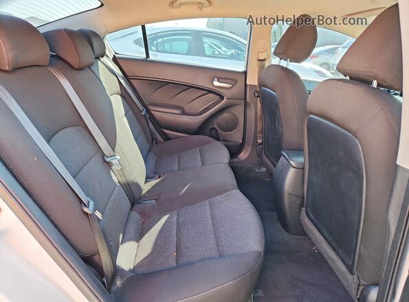 3KPFK4A78JE247153 2018 KIA FORTE Белый Вид задних сидений