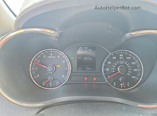 3KPFK4A78JE258797 2018 KIA FORTE Burgundy Вид щитка приладів