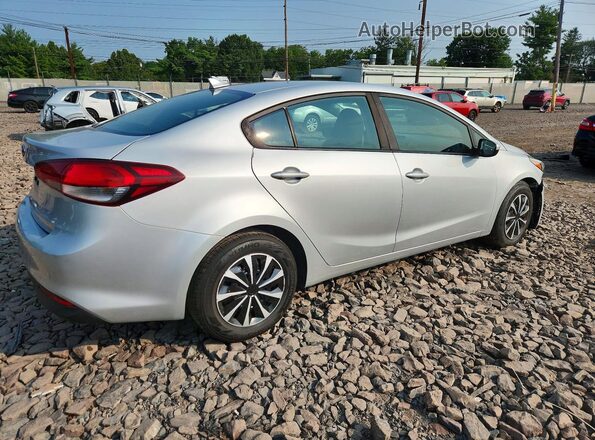 3KPFK4A78JE284302 2018 KIA FORTE Silver Tył prawy