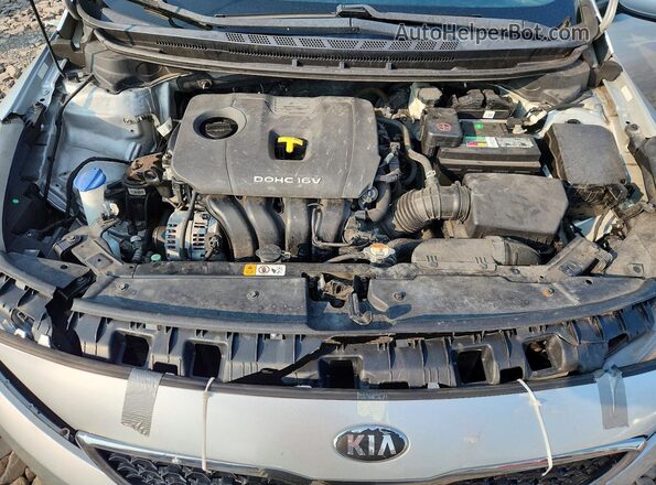 3KPFK4A78JE284302 2018 KIA FORTE Silver Widok wnętrza z tyłu