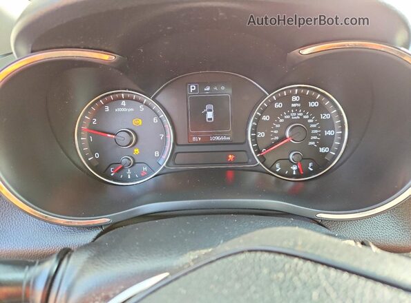 3KPFK4A78JE284302 2018 KIA FORTE Silver Widok zestawu wskaźników