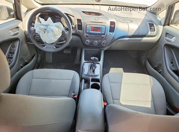 3KPFK4A79JE226912 2018 KIA FORTE Black Dashboard view
