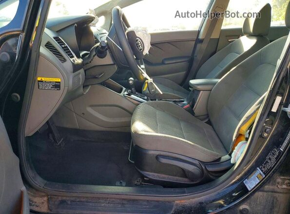 3KPFK4A7XHE013722 2017 KIA FORTE Black Widok wnętrza z przodu
