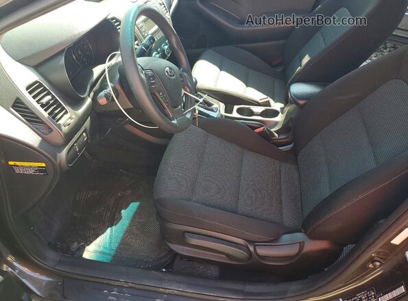 3KPFK4A7XHE081700 2017 KIA FORTE Gray წინა სალონის ხედი