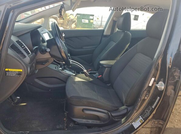 3KPFL4A70HE109727 2017 KIA FORTE Black წინა სალონის ხედი