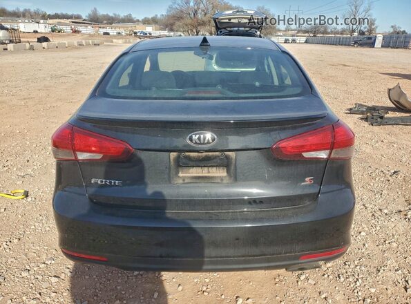 3KPFL4A70HE109727 2017 KIA FORTE Black უკანა ხედი